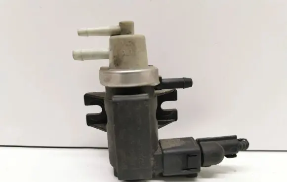Volkswagen Golf IV Turbo solenoid valve 1J0906627A