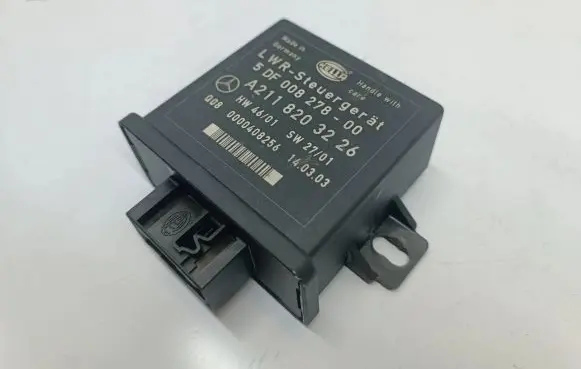 Mercedes-Benz E W211 Light module LCM A2118203226 5DF00827800 2118203226