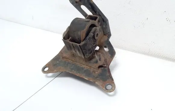 Toyota Yaris Engine mount bracket 123720N030
