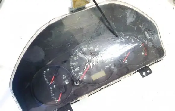 Mazda 626 Speedometer (instrument cluster) gg3da