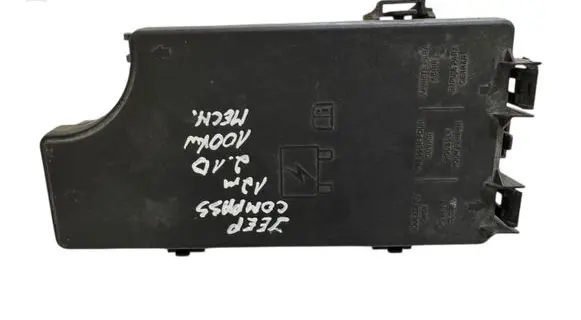 Jeep Compass Fuse module P04692341AD KBG3FBL0