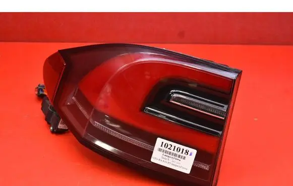 Tesla Model X Rear/tail lights 1034332-00-A