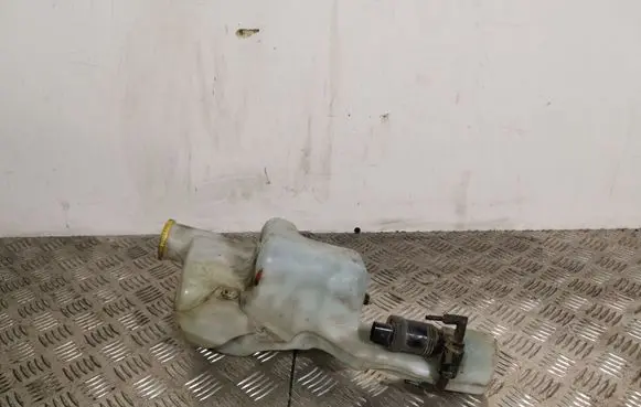 Windshield washer fluid reservoir/tank