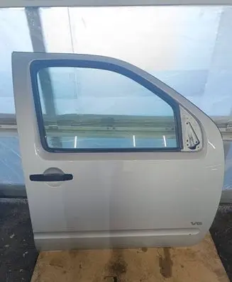 Nissan Navara D40 Front door