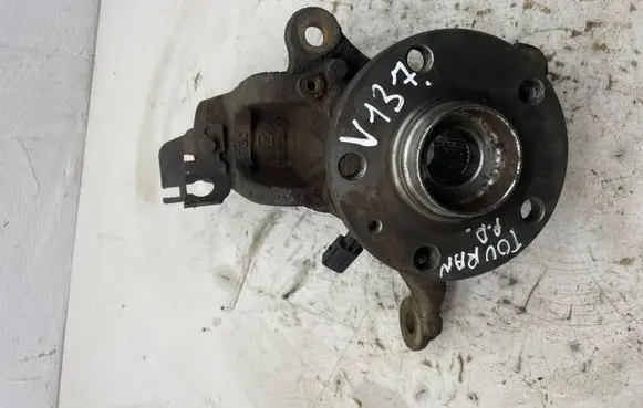Volkswagen Touran I Front wheel hub