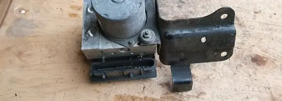 Hyundai Santa Fe ABS Pump 589102B850
