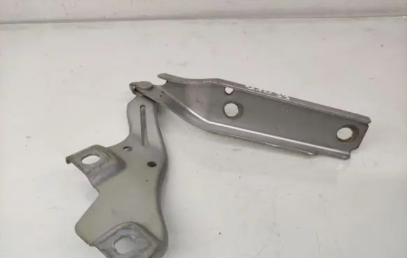 Engine bonnet/hood hinges