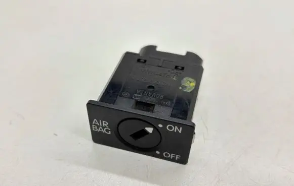 Passenger airbag on/off switch