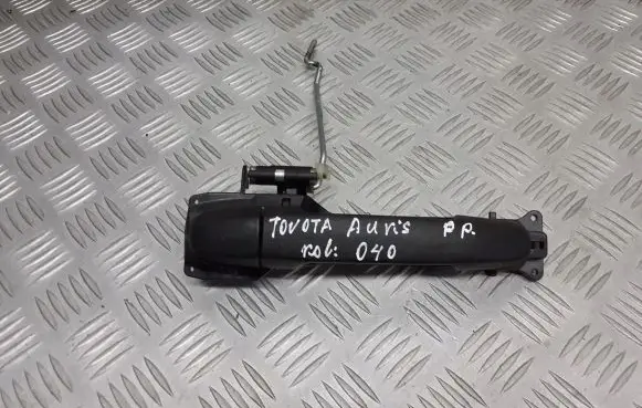 Toyota Auris 150 Front door exterior handle/bracket 