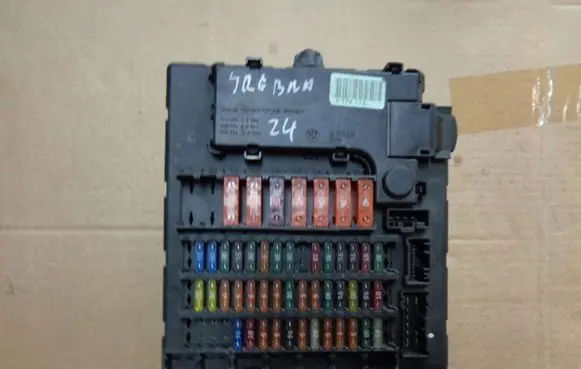 BMW Z4 E89 Fuse module 8378113