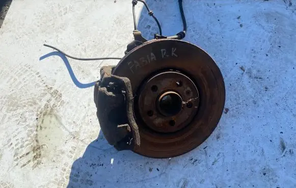 Skoda Fabia Mk2 (5J) Front wheel hub spindle knuckle