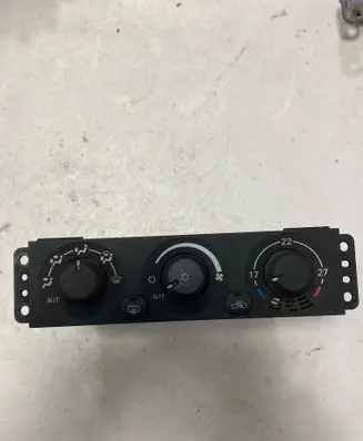 Mitsubishi Montero Climate control unit MR500646 1464308800 1643088000