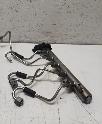 Nissan X-Trail T32 Fuel main line pipe 175216420R