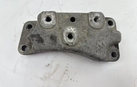 Volkswagen PASSAT B7 Gearbox mounting bracket 1K0199117