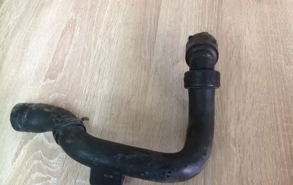 Audi A4 S4 B7 8E 8H Engine coolant pipe/hose 8E0121101C