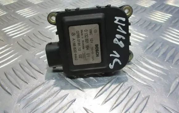 Mercedes-Benz A W168 Central body control module A1698204442
