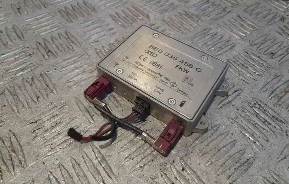 Audi A4 S4 B7 8E 8H Antenna control unit 8E0035456C