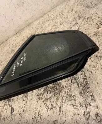 Volvo XC40 Rear side window
