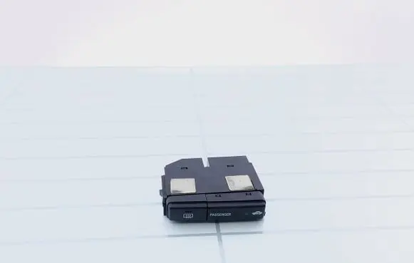 Toyota Avensis T250 Windscreen/window heater switch 8479005130
