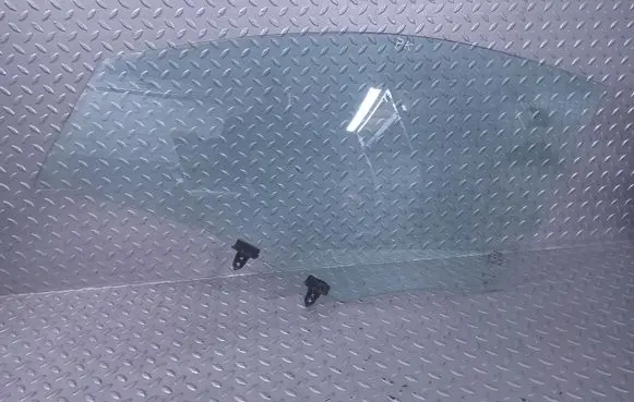 Nissan Pulsar Front door window glass four-door H03013ZL0A
