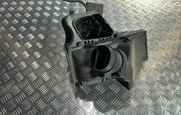 Audi A5 Sportback 8TA Air filter box 8K0133837BF