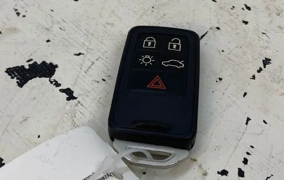 Volvo V40 Ignition key/card 