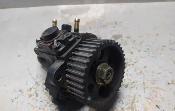 Opel Zafira B Fuel injection high pressure pump 0055206679 0445010156 82001167062
