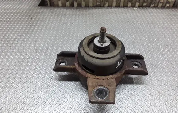 Engine mount bracket