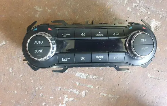 Mercedes-Benz B W246 W242 Climate control unit A2469003816