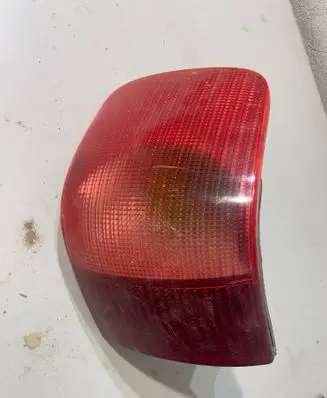 Audi 80 90 S2 B4 Rear/tail lights L295101
