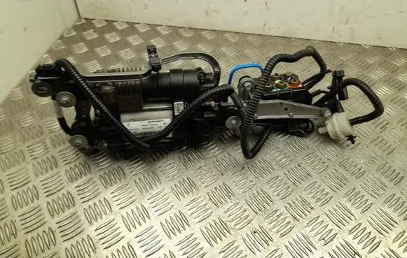 Porsche Macan (95B) Air suspension compressor/pump 95B616006F
