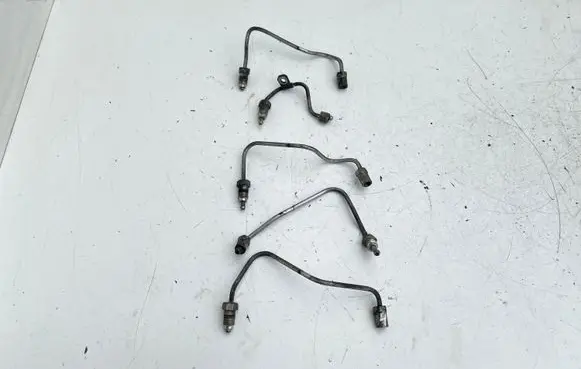 Toyota Avensis T220 Fuel injector supply line/pipe 