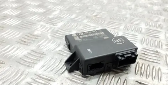Audi A5 8T 8F Gateway control module 8T0907468K