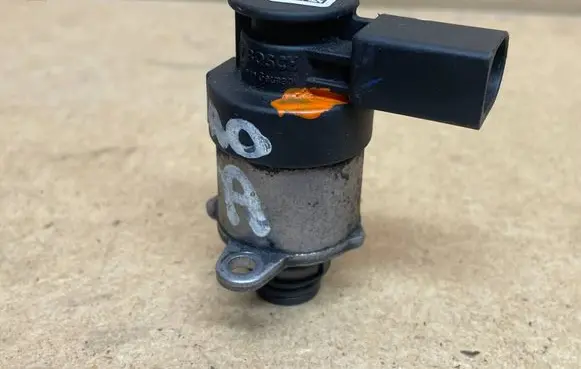 Audi A5 8T 8F Fuel pressure sensor 0928400708 8810710062