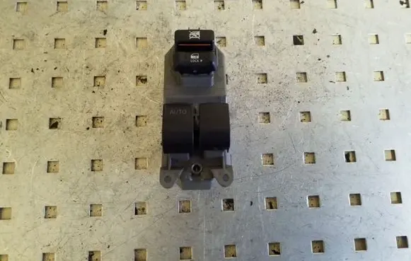Toyota Yaris Electric window control switch