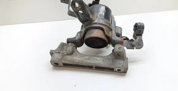 Engine mount bracket