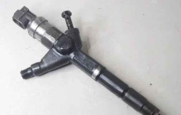 Nissan Primera Fuel injector 16600AU600