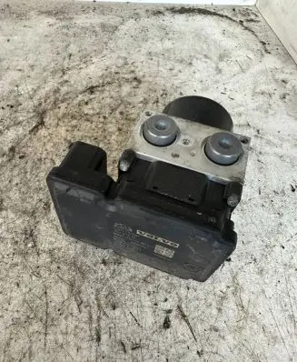 Volvo V70 ABS Pump 30681619