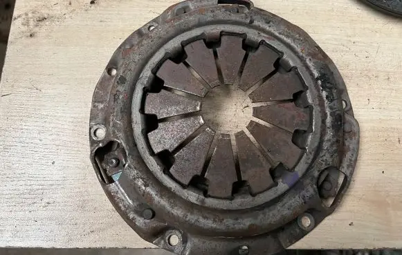 Mitsubishi Colt Pressure plate 