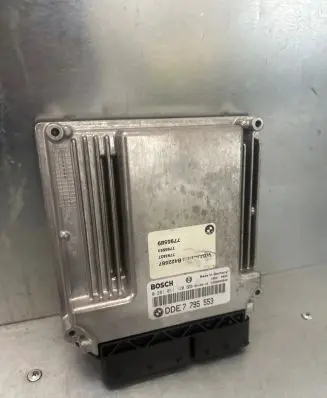 BMW 5 E60 E61 Engine control unit/module 7795553 68996LL 0281011120
