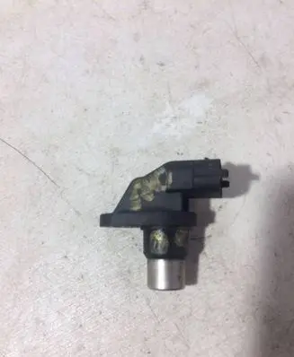 Volvo V70 Camshaft position sensor 8631533