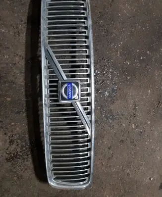 Volvo S60 Front bumper upper radiator grill 9190385