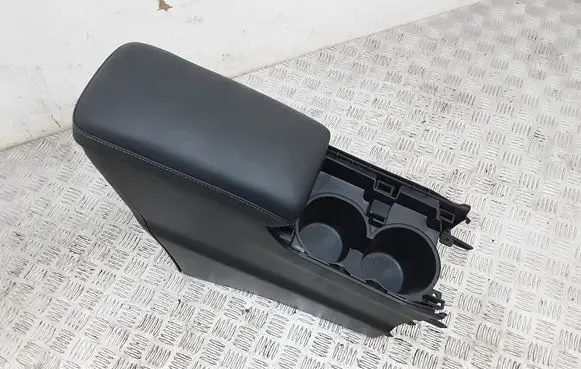 Lexus CT 200H Armrest 5891176010