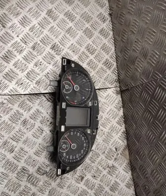 Volkswagen PASSAT CC Speedometer (instrument cluster) 3C8920981G
