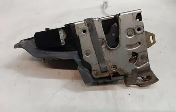 BMW 5 E39 Front door lock 8303