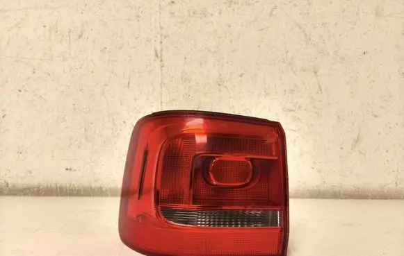 Volkswagen Touran II Rear/tail lights 1T0945095R