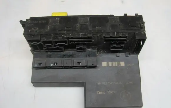 Mercedes-Benz E W210 Fuse module 0225455332