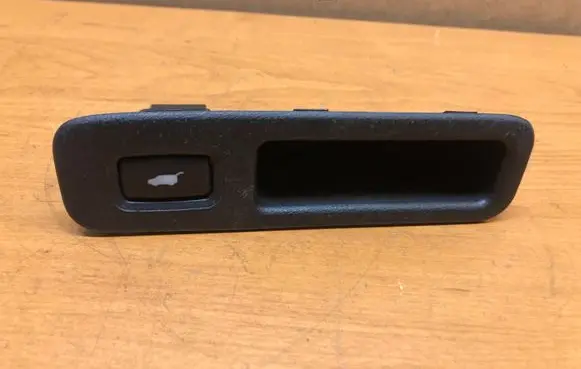 Honda Accord Tailgate/boot open switch button M20419 HZSS6A2