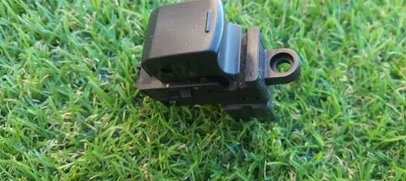 Nissan X-Trail T30 Electric window control switch 25411ED00B