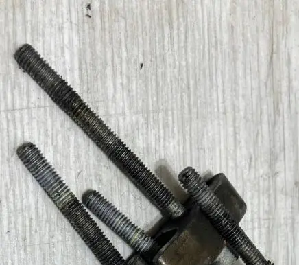 Mercedes-Benz E W212 Fuel Injector clamp holder